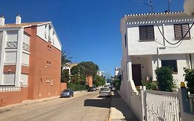 Chalet adosado en urbanización con precioso jardín